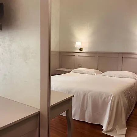 Ξενοδοχείο Meeting Santacroce 4*
