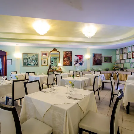 Santacroce Meeting Hotel 4*